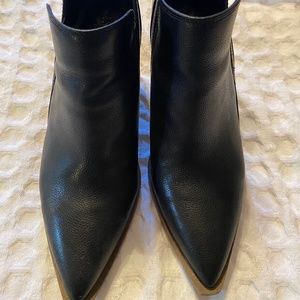 Vince Camuto Gradina black leather booties size 6 1/2M
